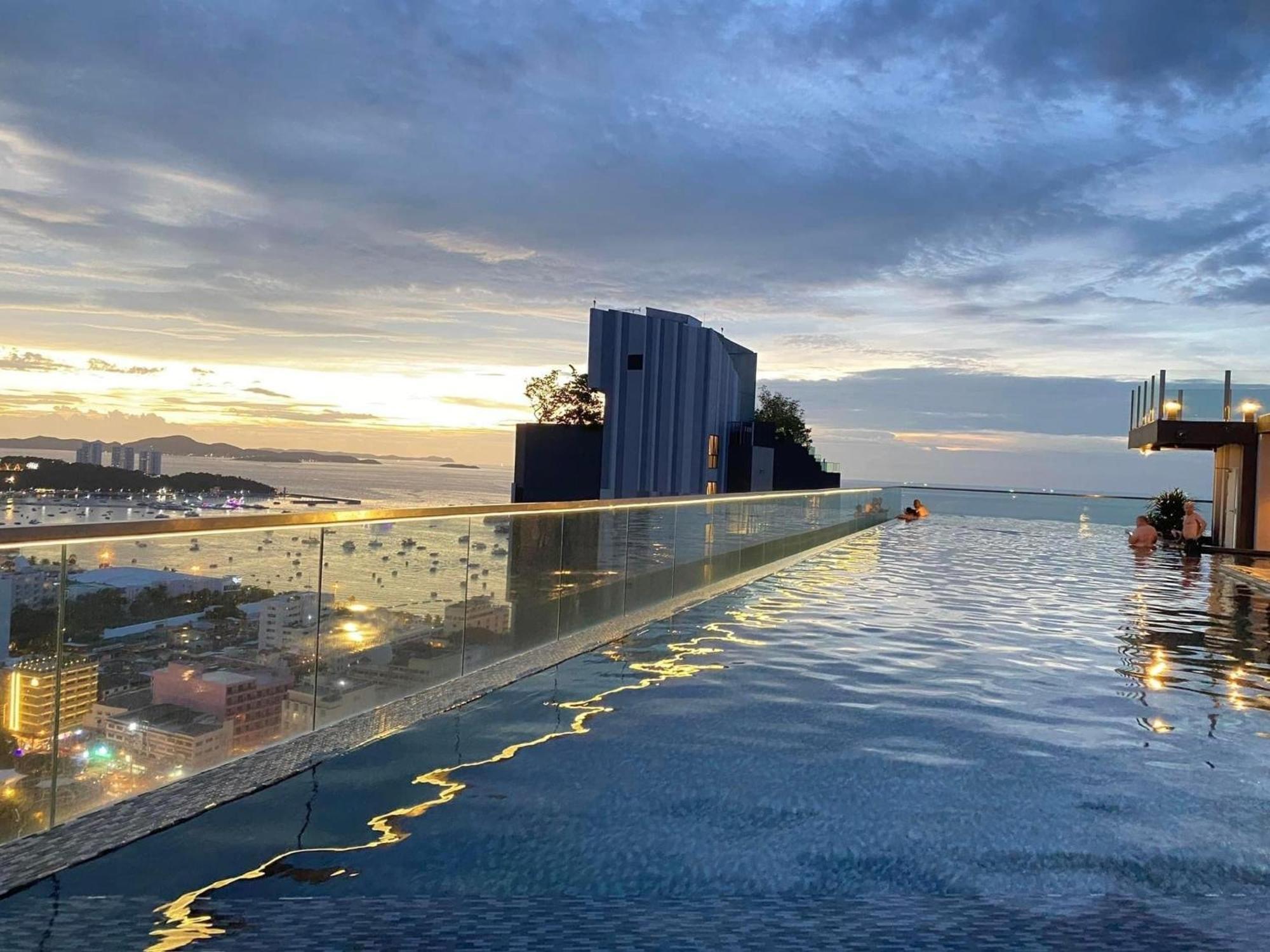 The Base Central Pattaya By Mickey Zewnętrze zdjęcie
